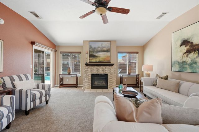 1945 W Picadilly Lane, Hanford, CA 93230