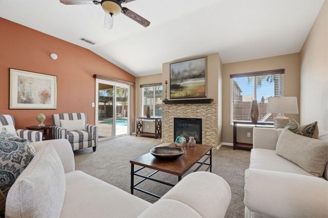 1945 W Picadilly Lane, Hanford, CA 93230