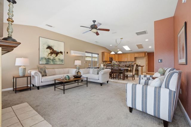 1945 W Picadilly Lane, Hanford, CA 93230