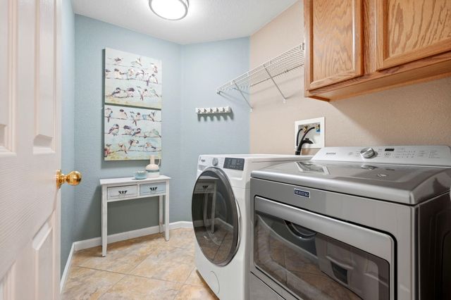 1945 W Picadilly Lane, Hanford, CA 93230