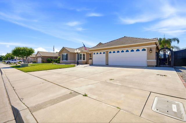 1945 W Picadilly Lane, Hanford, CA 93230