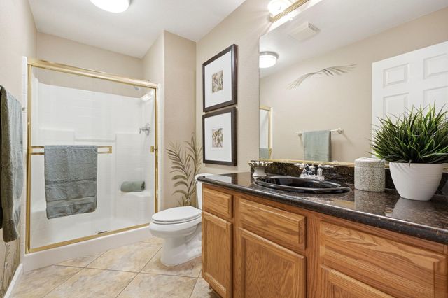 1945 W Picadilly Lane, Hanford, CA 93230