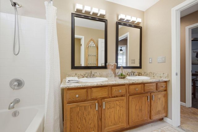 1945 W Picadilly Lane, Hanford, CA 93230