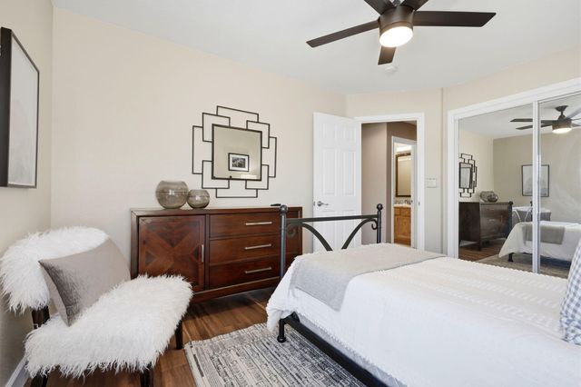 1945 W Picadilly Lane, Hanford, CA 93230