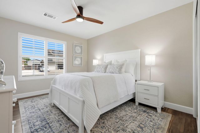 1945 W Picadilly Lane, Hanford, CA 93230