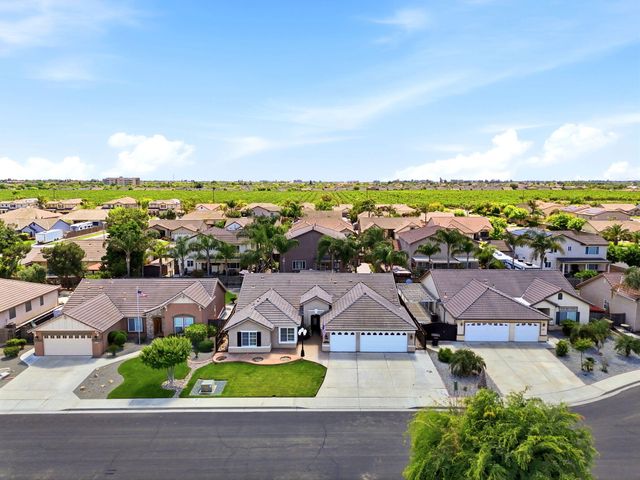1945 W Picadilly Lane, Hanford, CA 93230