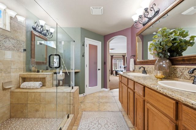 1945 W Picadilly Lane, Hanford, CA 93230