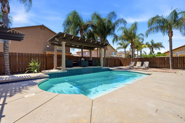 1945 W Picadilly Lane, Hanford, CA 93230