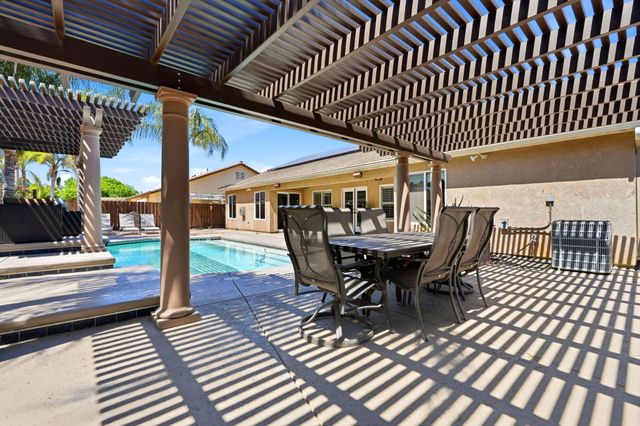 1945 W Picadilly Lane, Hanford, CA 93230