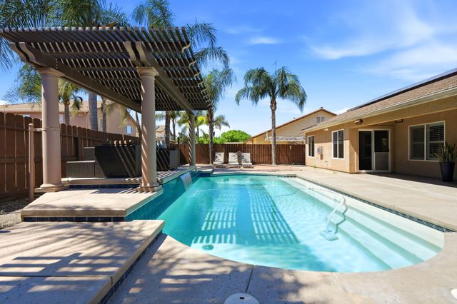 1945 W Picadilly Lane, Hanford, CA 93230