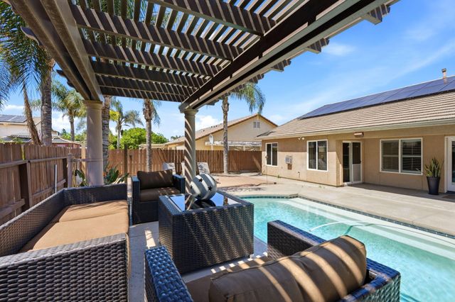 1945 W Picadilly Lane, Hanford, CA 93230