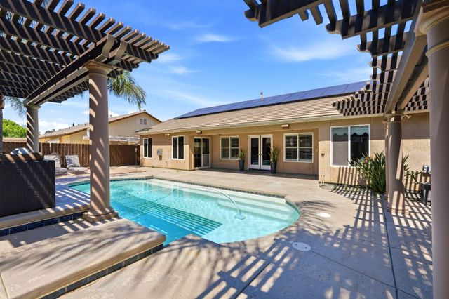 1945 W Picadilly Lane, Hanford, CA 93230