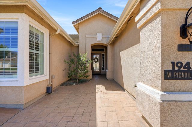 1945 W Picadilly Lane, Hanford, CA 93230