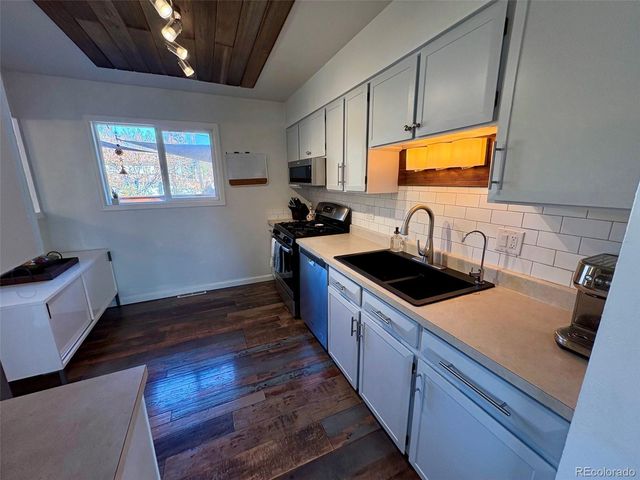 6885 W 69th Place, Arvada, CO 80003