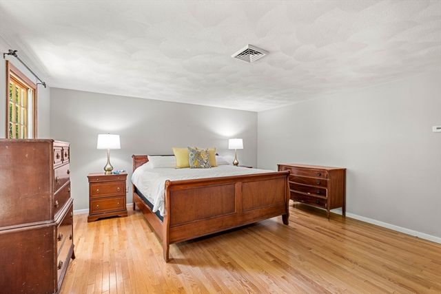 27 Old Homestead Rd, Groton, MA 01450