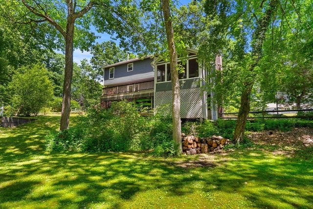 27 Old Homestead Rd, Groton, MA 01450