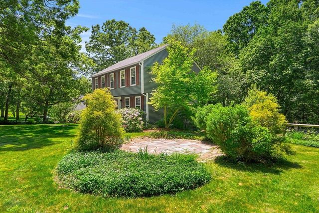 27 Old Homestead Rd, Groton, MA 01450