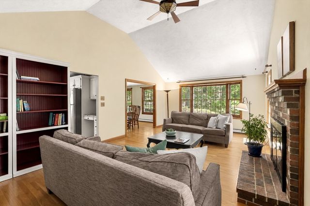 27 Old Homestead Rd, Groton, MA 01450