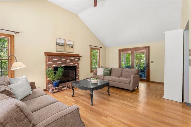 27 Old Homestead Rd, Groton, MA 01450