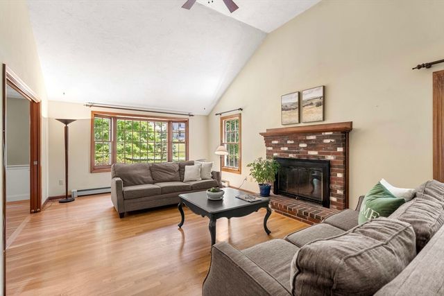 27 Old Homestead Rd, Groton, MA 01450