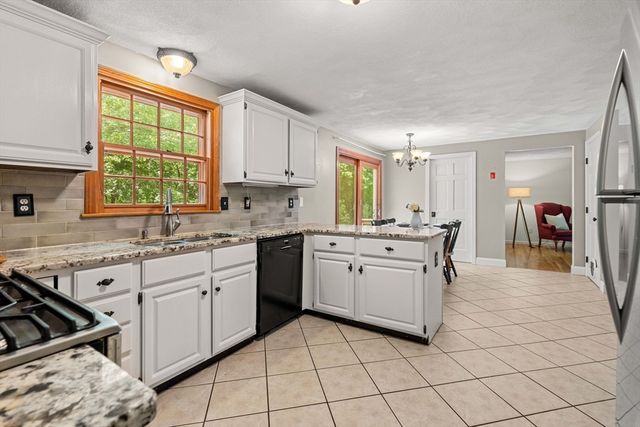 27 Old Homestead Rd, Groton, MA 01450