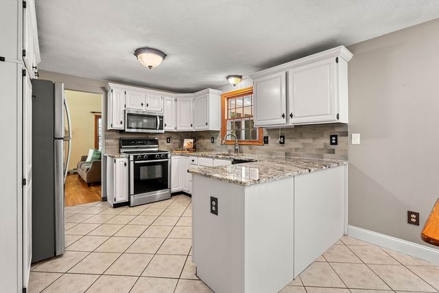 27 Old Homestead Rd, Groton, MA 01450