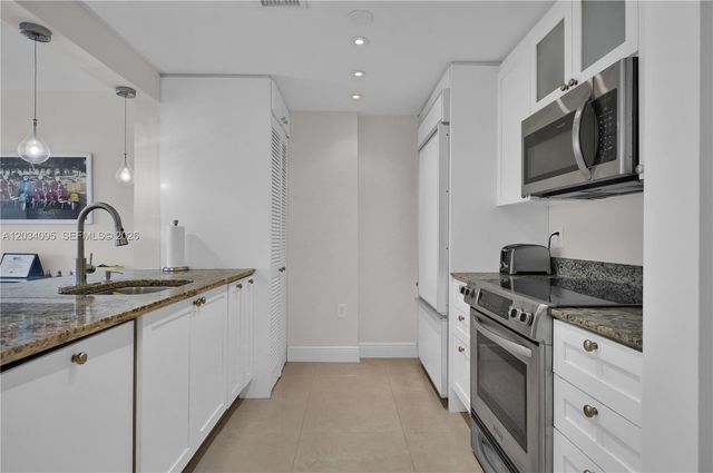 10275 Collins Avenue 315, Bal Harbour, FL 33154