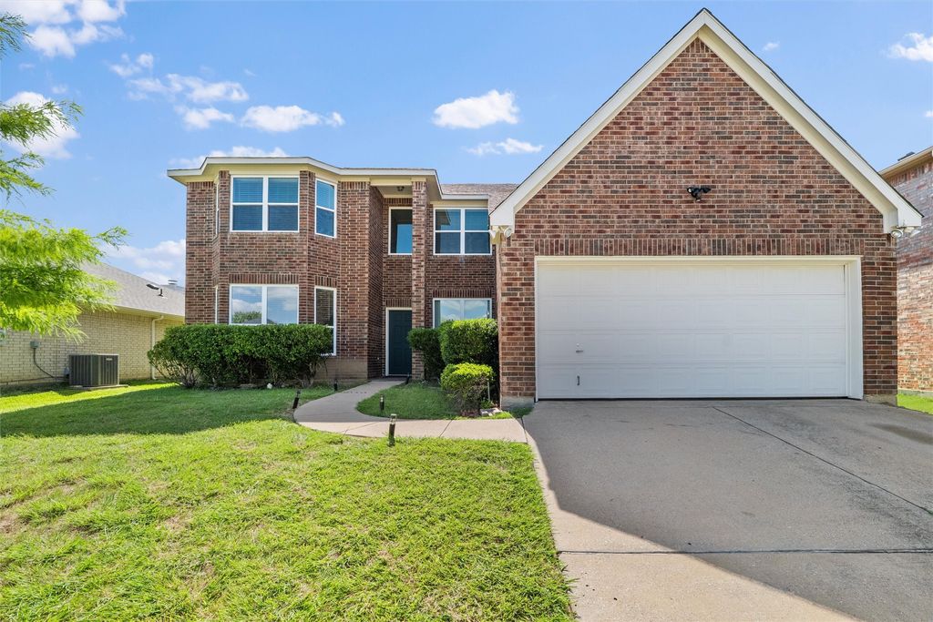 7000 Snowy Owl Street, Arlington, TX 76002