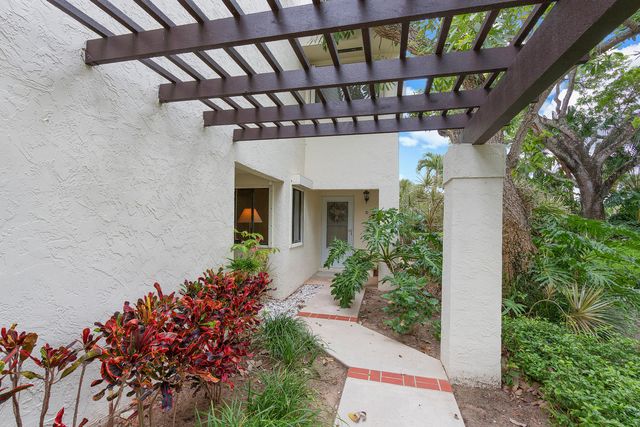 204 SEA OATS Drive D, Juno Beach, FL 33408