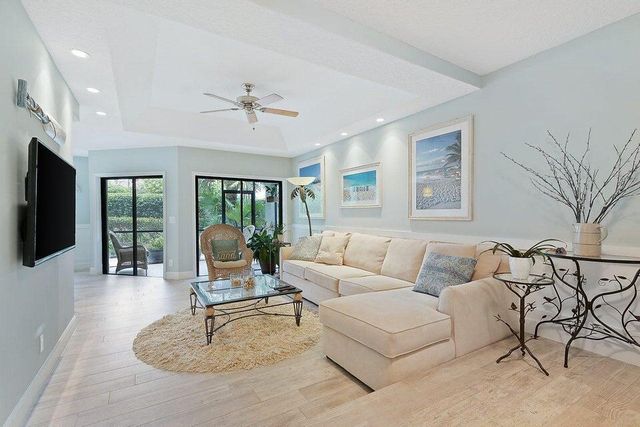 204 SEA OATS Drive D, Juno Beach, FL 33408
