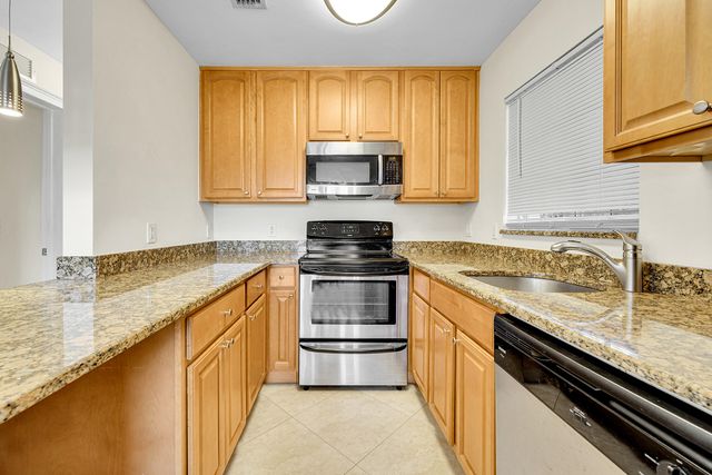 410 SW 15TH Street 202, Pompano Beach, FL 33060