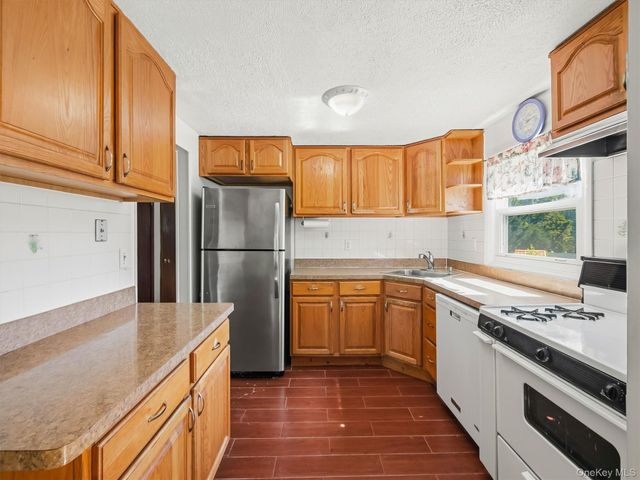 11 Hollow Drive, New City, NY 10956