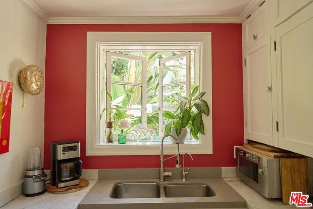 8012 Lark Lane, Los Angeles, CA 90046