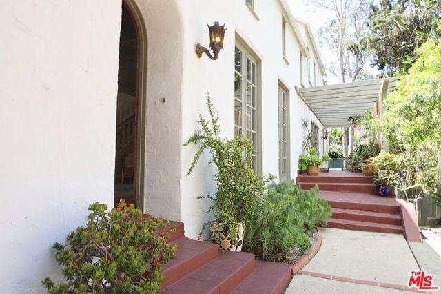 8012 Lark Lane, Los Angeles, CA 90046