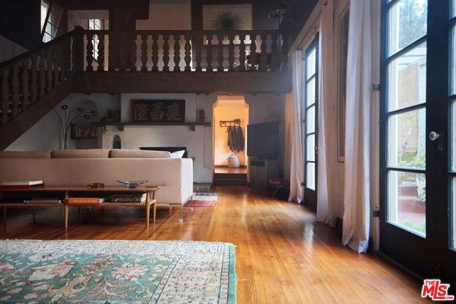 8012 Lark Lane, Los Angeles, CA 90046