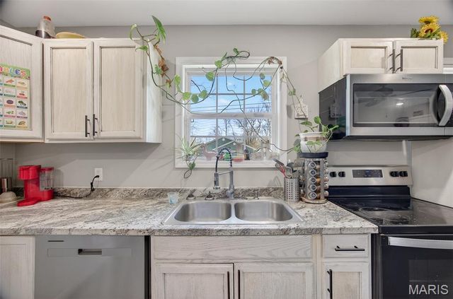 1025 Saint Louis Street, Lebanon, MO 65536