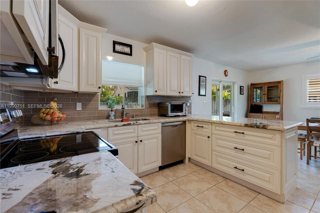 9014 SW 163rd Ter, Palmetto Bay, FL 33157