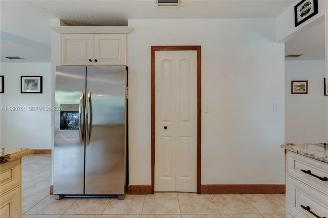 9014 SW 163rd Ter, Palmetto Bay, FL 33157