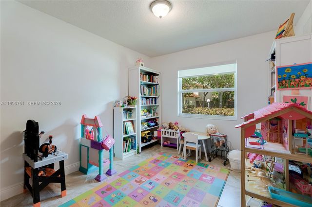 9014 SW 163rd Ter, Palmetto Bay, FL 33157