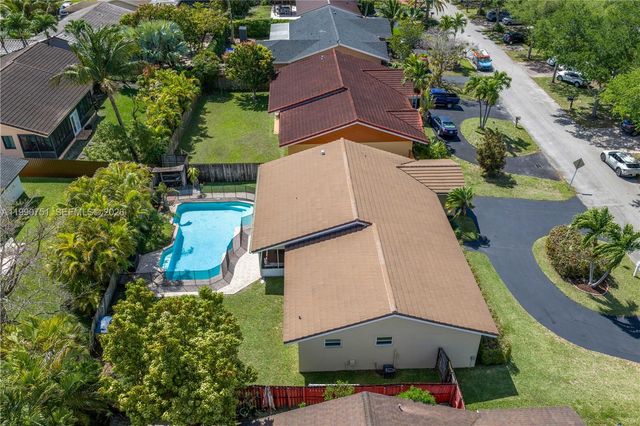 9014 SW 163rd Ter, Palmetto Bay, FL 33157