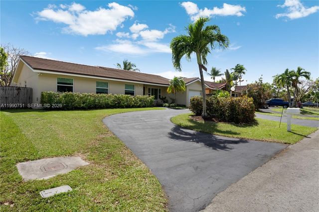 9014 SW 163rd Ter, Palmetto Bay, FL 33157