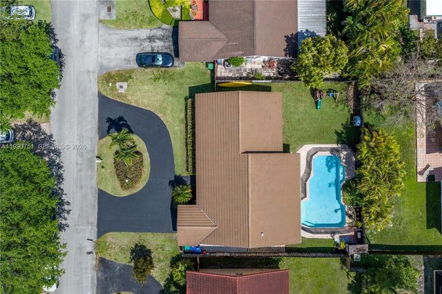 9014 SW 163rd Ter, Palmetto Bay, FL 33157