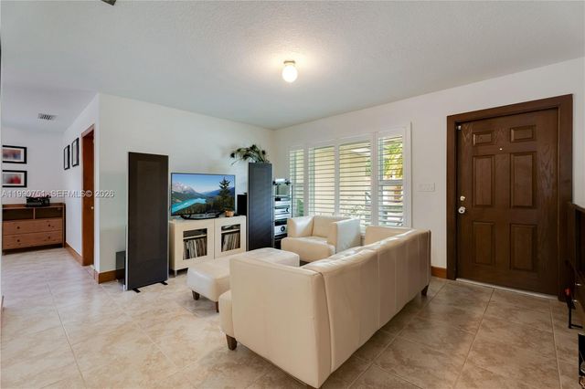 9014 SW 163rd Ter, Palmetto Bay, FL 33157