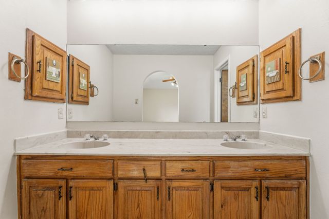 2502 Ashbury Drive, Arlington, TX 76015