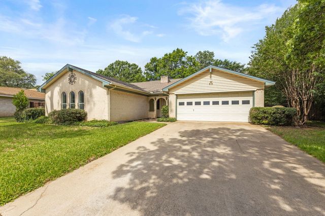 2502 Ashbury Drive, Arlington, TX 76015
