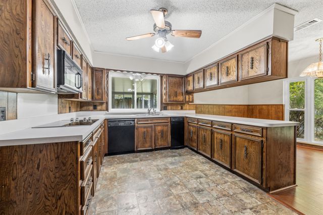2502 Ashbury Drive, Arlington, TX 76015
