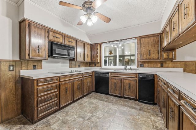 2502 Ashbury Drive, Arlington, TX 76015
