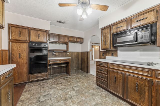 2502 Ashbury Drive, Arlington, TX 76015