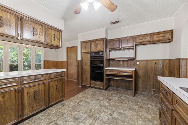 2502 Ashbury Drive, Arlington, TX 76015