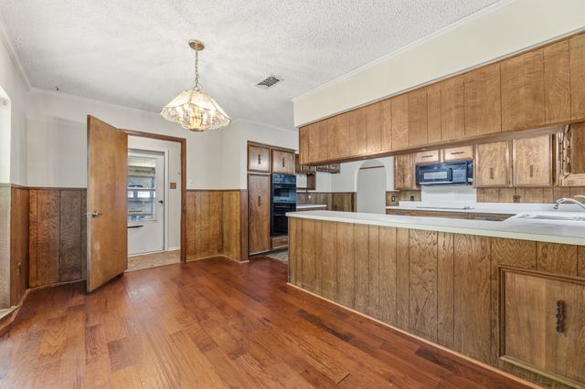 2502 Ashbury Drive, Arlington, TX 76015